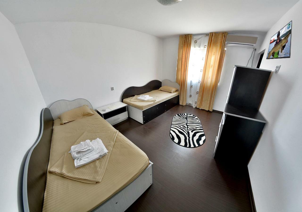 Hotel Casa Eric Mila Douăzeci şi Trei Zewnętrze zdjęcie